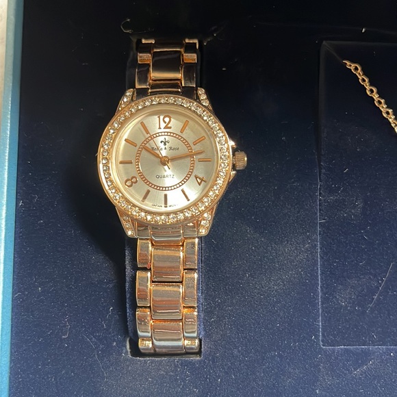 NIB Bella & Rose Watch & Palm Tree Necklace Gift Set in Rose Gold - Picture 3 of 7